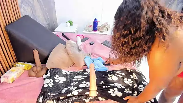 LauraSaenz01: απευθείας συνομιλία ΧΧΧ