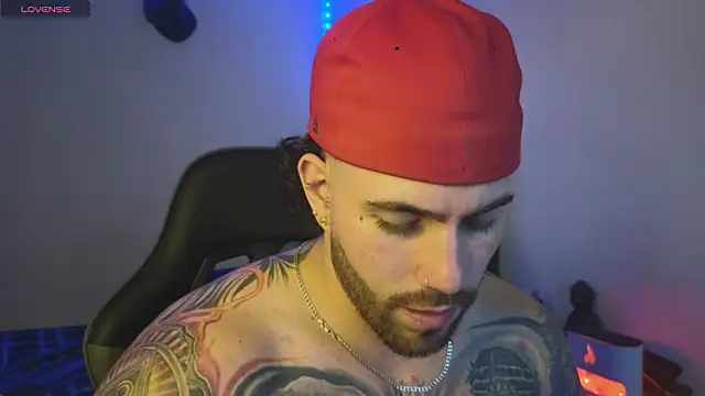 Ades_Lowe live XXX chat