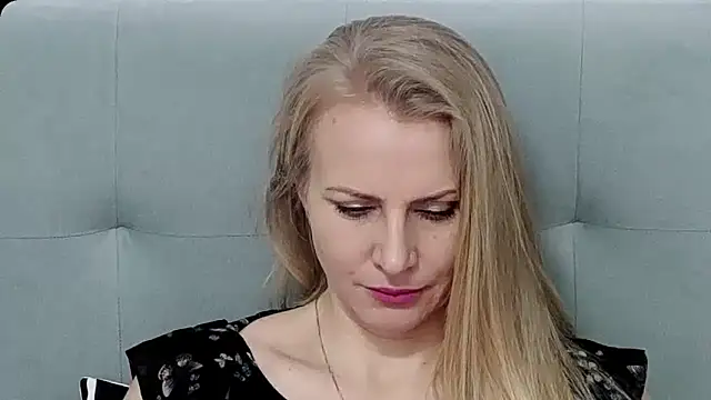 K__Adrienne live XXX chat