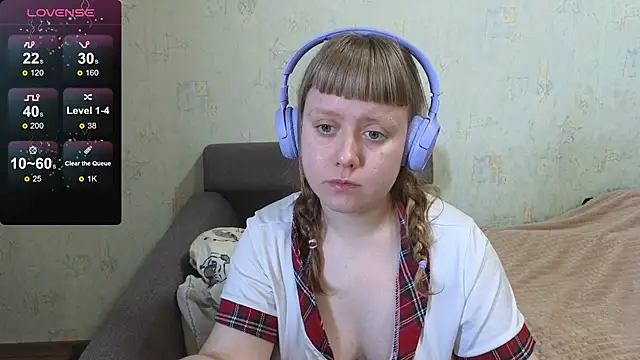 June_shy0 élő XXX-chatje