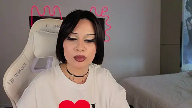 IamLuna2006 Adlı Modelin Canlı XXX Sohbeti