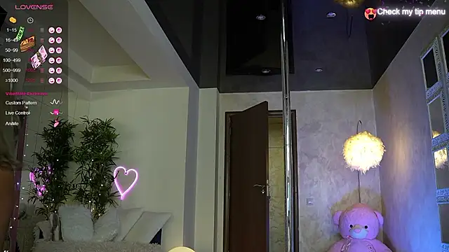 LisaAkira élő XXX-chatje