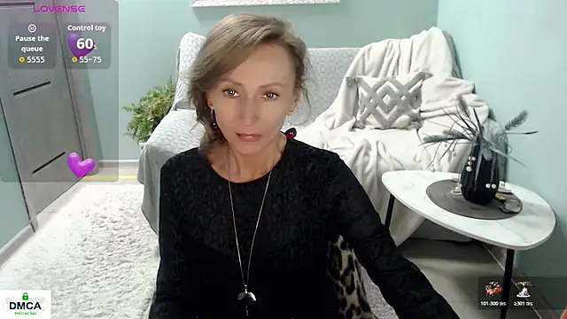 Chat XXX en directo de HornyMilf_777