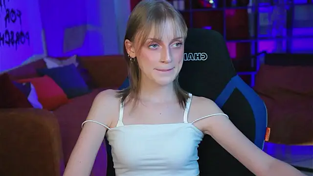 แชท XXX สดของ KiraMontoya