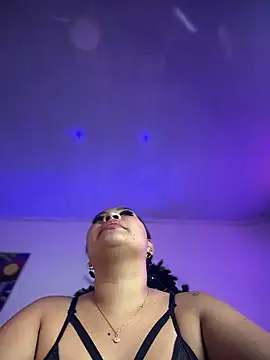 Show modela YaraXX1 na web-kameri