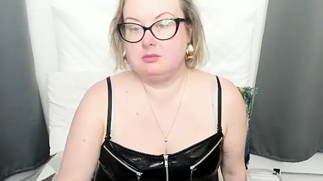 dirtyBonnie Adlı Modelin Web Kamerası Şovu