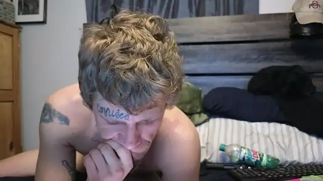 spazz247 Adlı Modelin Canlı XXX Sohbeti