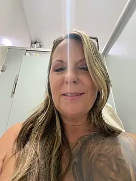 Chat +18 de RubyInk ao vivo