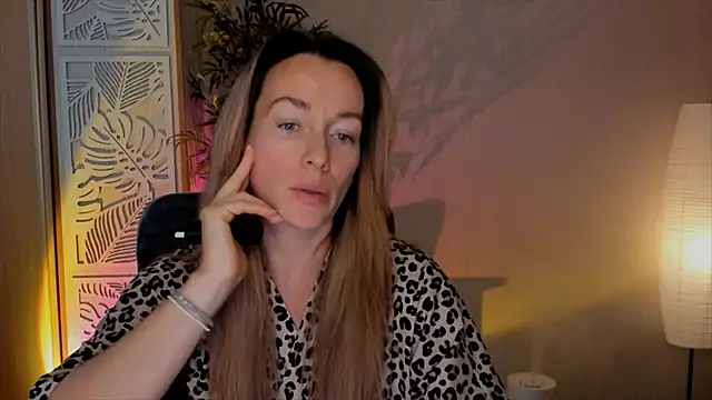 RebeccaMartinez Chat XXX in diretta