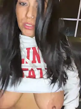 LittleMissEeve élő XXX-chatje