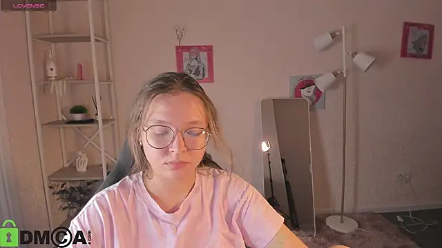 Nuura_Moore Chat XXX live