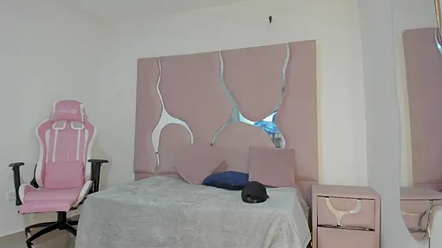 sharithasm Adlı Modelin Canlı XXX Sohbeti