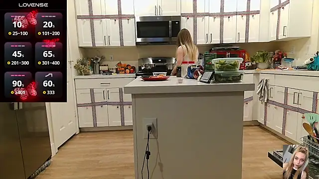 Blondiewithanass Chat XXX in diretta