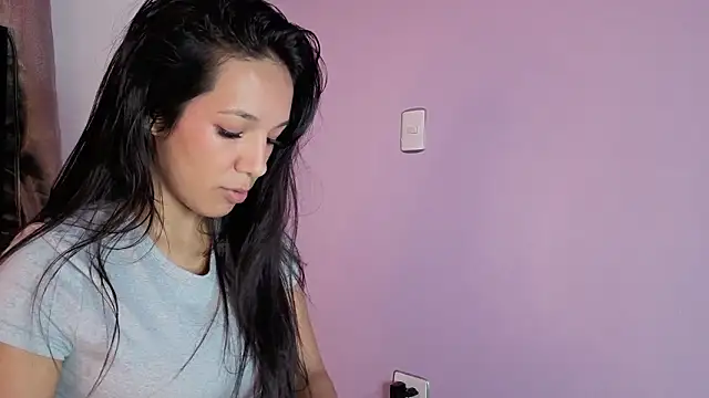 LuciaMoretti_ élő XXX-chatje