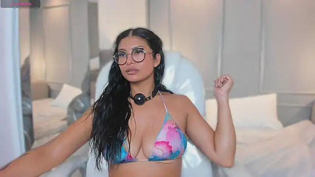 Pertunjukan Kamera Web MiaSmit_