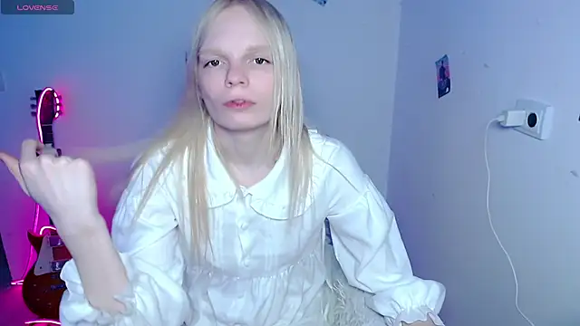 Онлайн чат XXX Emily_Nyaffee