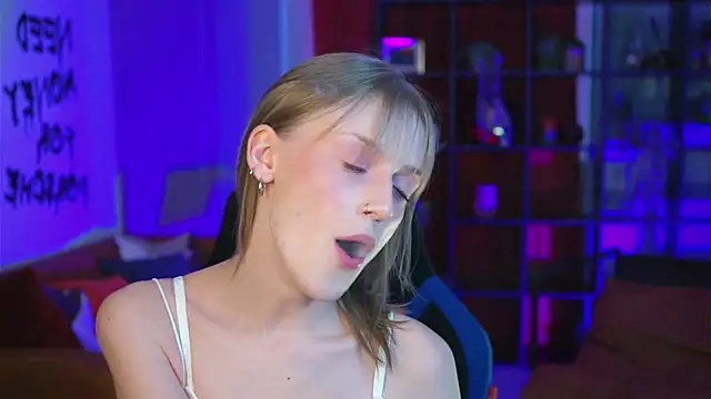 KiraMontoya's Live XXX Chat