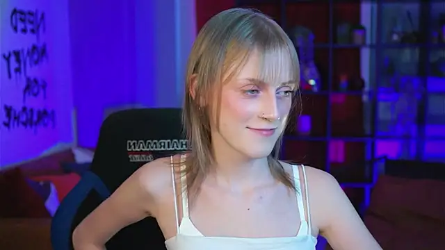 Živý XXX chat KiraMontoya