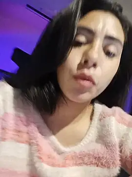 Sara-215 Show in webcam