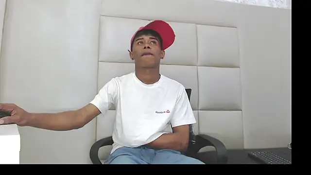 TonnyMarck live XXX chat