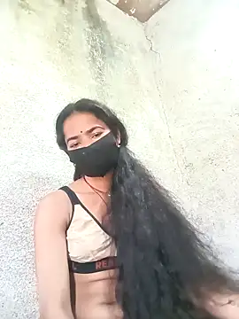 Sunali_Bendre élő XXX-chatje