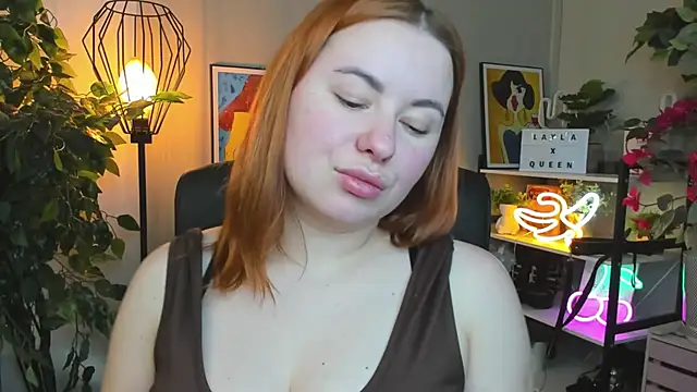 LAYLAxSTAR live XXX chat