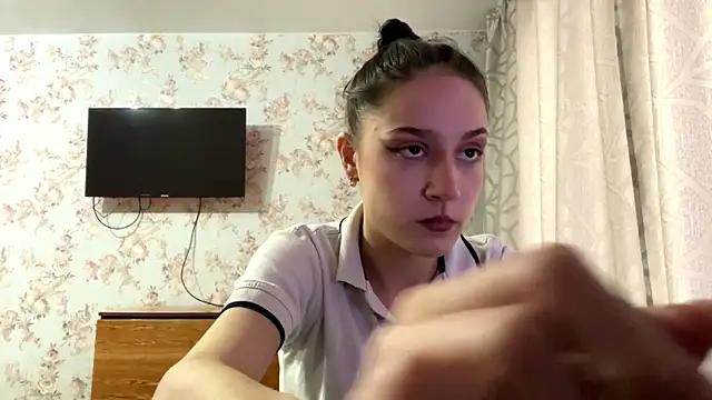 Show modela PagedLard na web-kameri