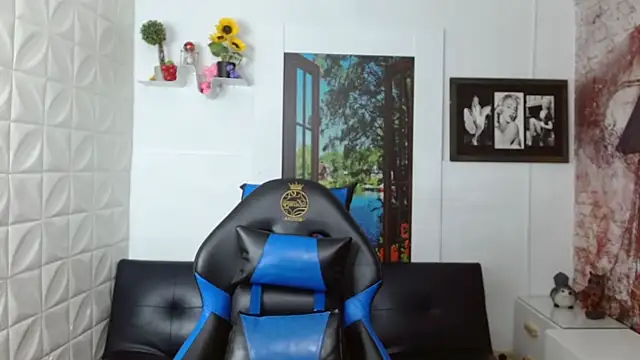 gigi_gilt_ élő XXX-chatje