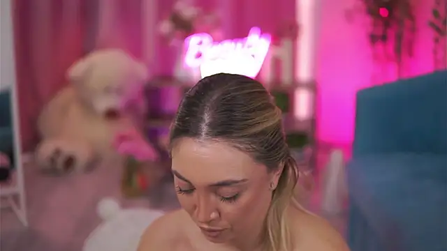 NadyaBlue 在線直播表演