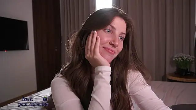 ItsEzheVika's Live XXX Chat