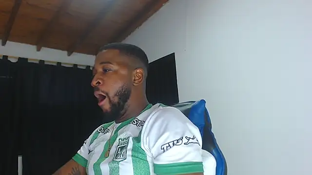 دردشة Drake_Nassir4 الجنسية المباشرة