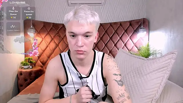 แชท XXX สดของ Derek_Banville