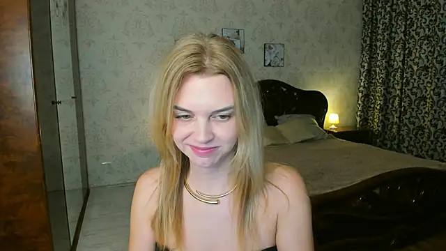 LunaFlinnのライブXXXチャット