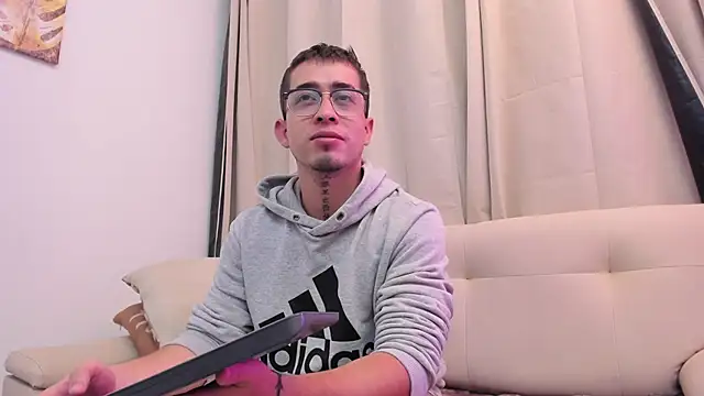 Tommas_Jhonson Live XXX Chat