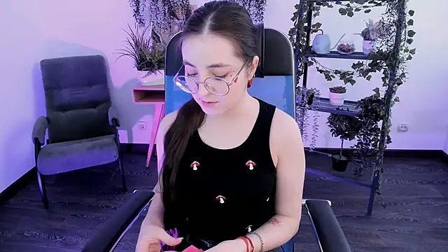 VirtuallVoyant live XXX chat