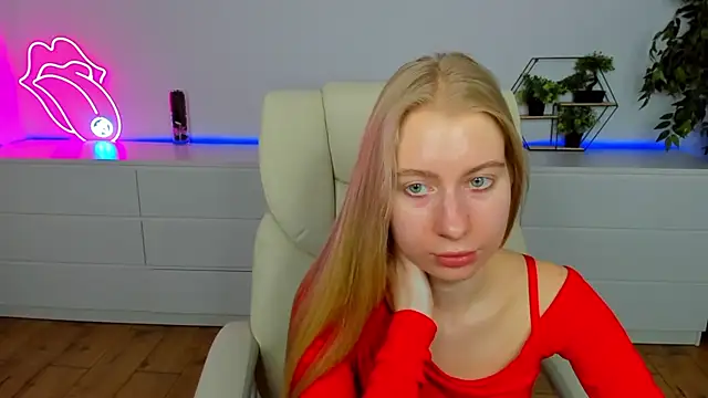 Alina_Blondeのウェブカメラショー