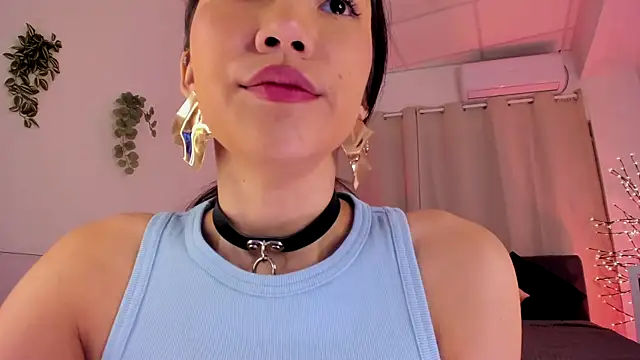 Divine_Madeleine: онлайн-секс-чат