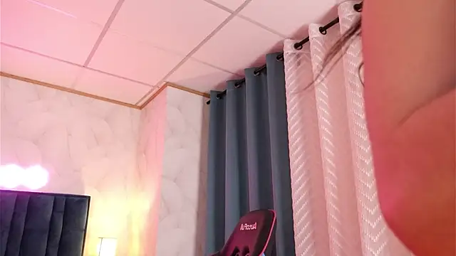 Chatroom XXX en direct de LucyFever