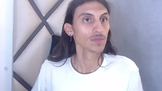 Онлайн чат XXX Noha-Smith