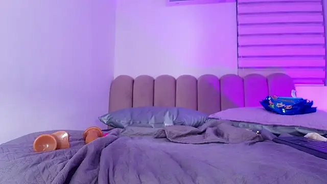 nicol_f's Live XXX Chat