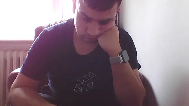 Show modela YakisikliSikici na web-kameri