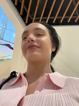 MiaTee Chat XXX in diretta