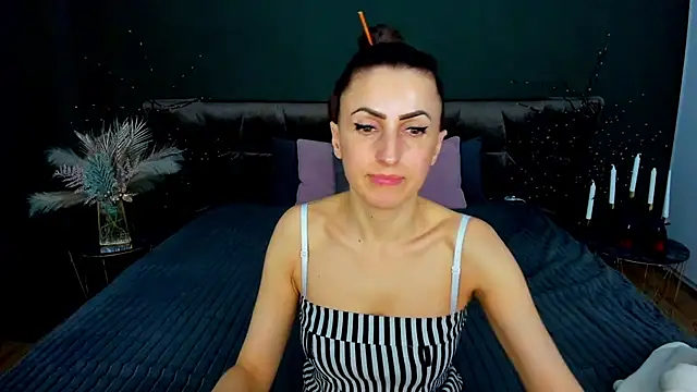 Rebecca_Diamond Adlı Modelin Canlı XXX Sohbeti