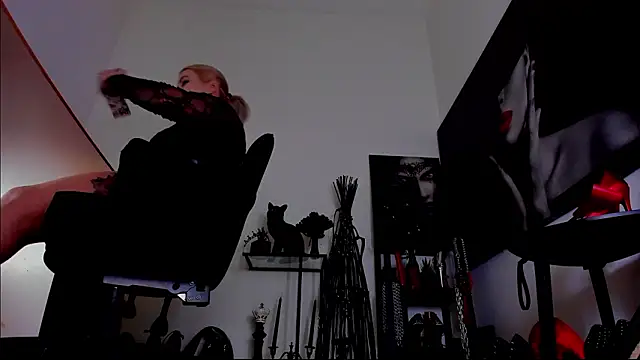 แชท XXX สดของ MistressDemi