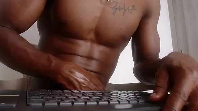 drake_brwon_23 élő XXX-chatje