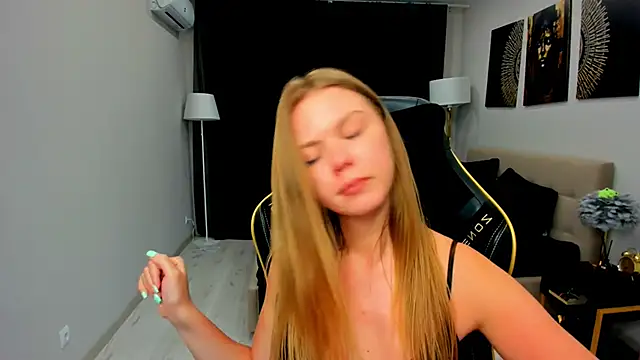 Strawberrye élő XXX-chatje