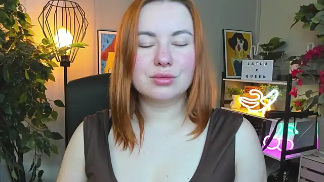 Онлайн чат XXX LAYLAxSTAR