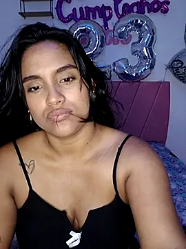 victoria_roussee Adlı Modelin Canlı XXX Sohbeti