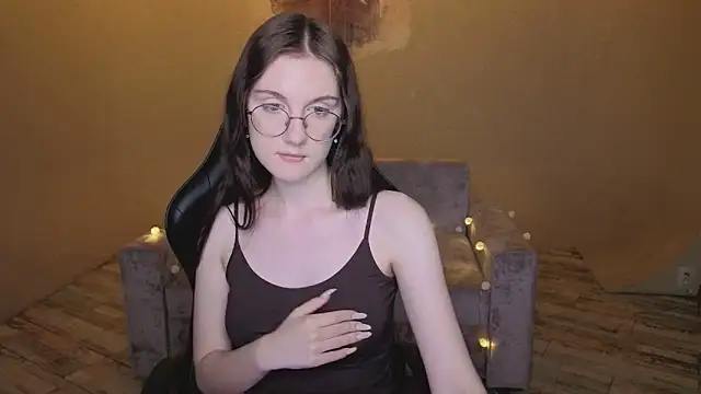 VixenLight Adlı Modelin Canlı XXX Sohbeti