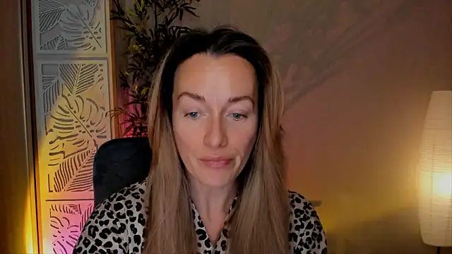 RebeccaMartinez Adlı Modelin Canlı XXX Sohbeti